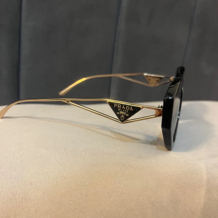عینک آفتابی پرادا