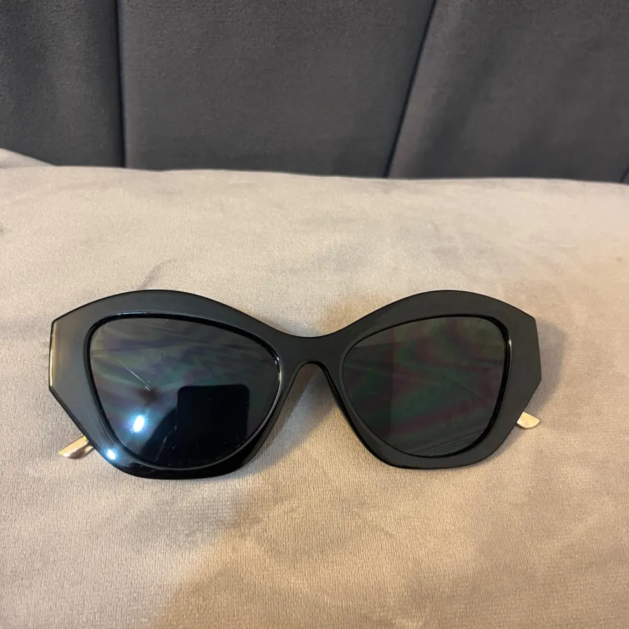 عینک آفتابی پرادا