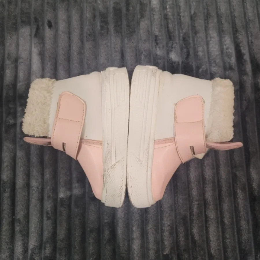 بوت دخترانه