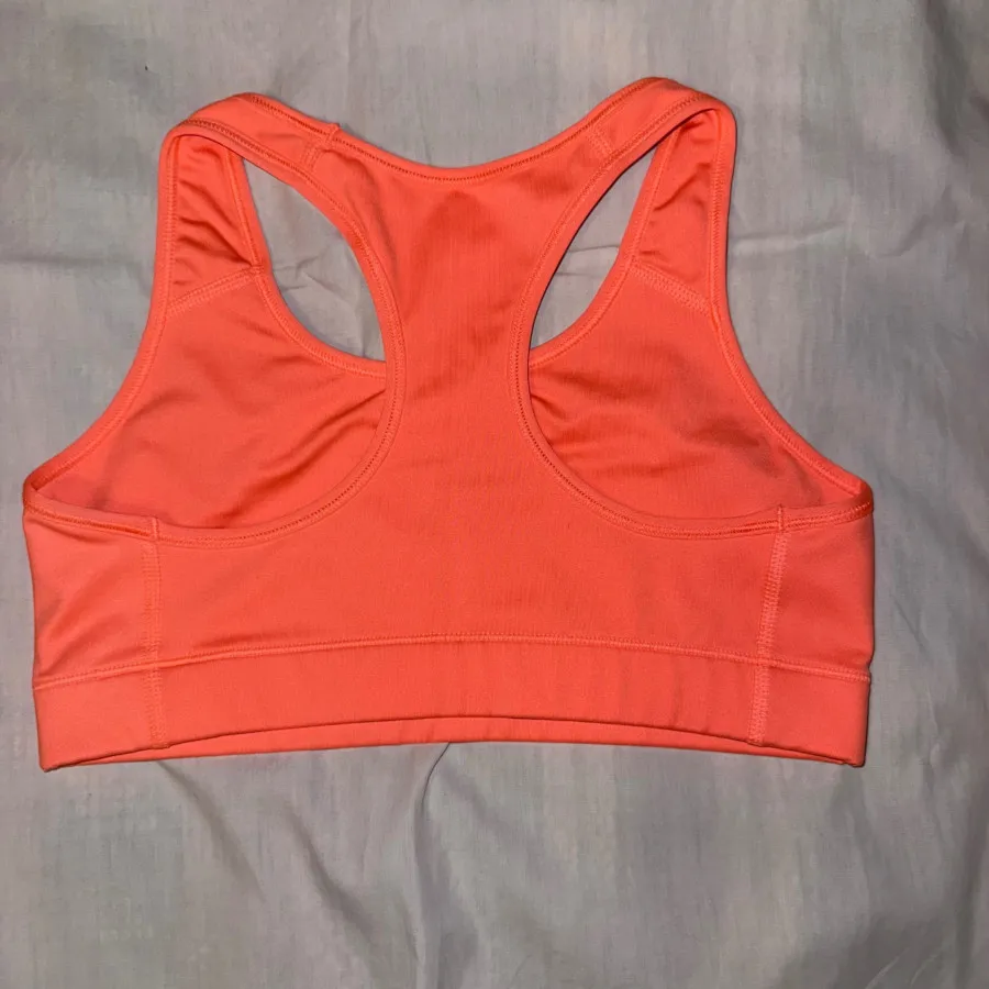 نیم تنه نایک