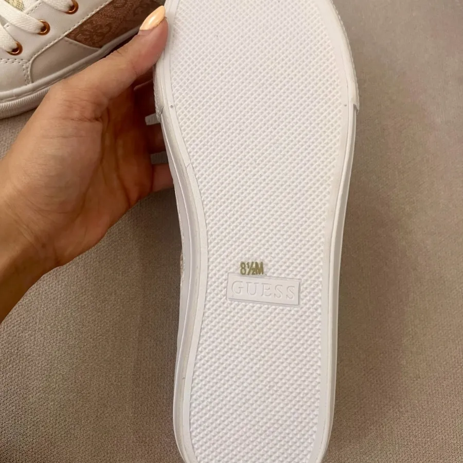 کفش اصل برند guess