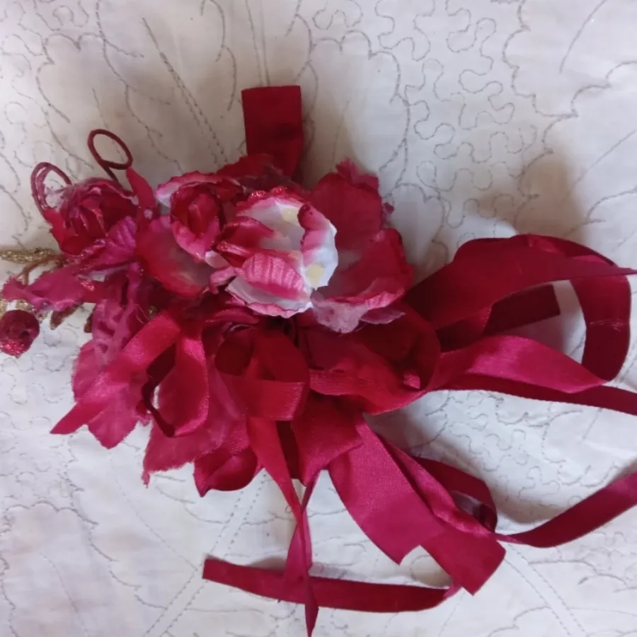 گل تزیینی کنار سینی