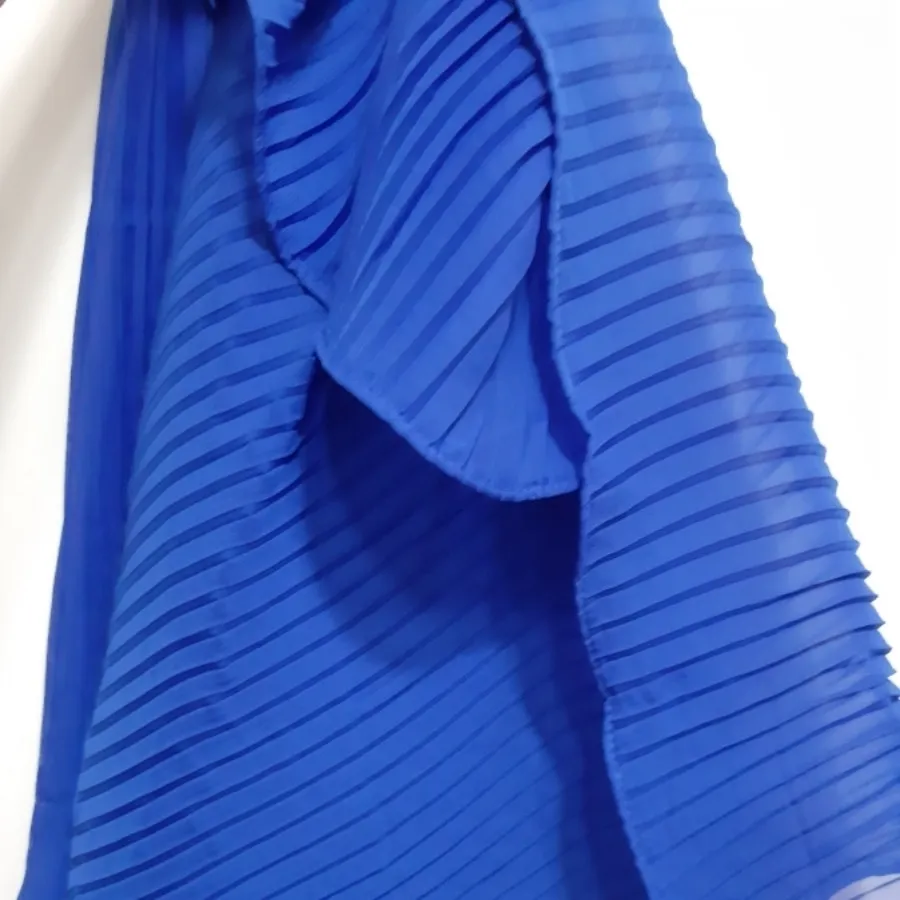 شال پلیسه آبی