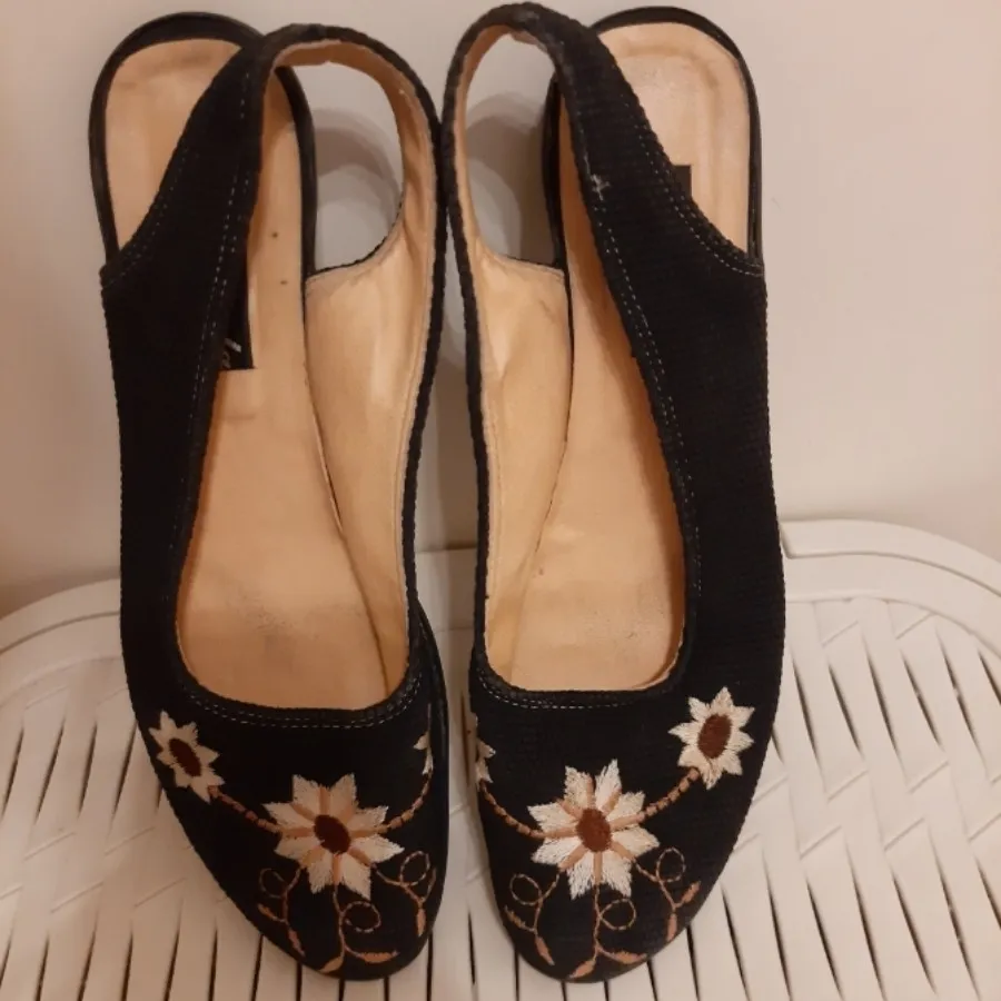 کفش فانتزی گلدوزی