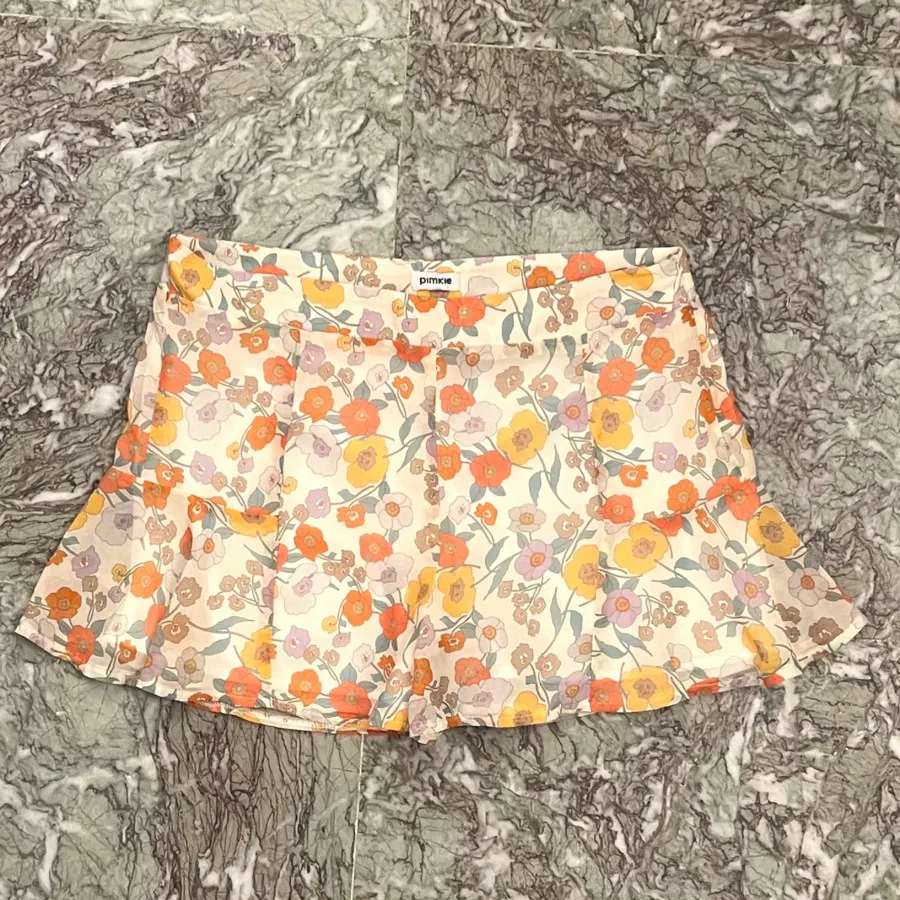 شلوارک دامن