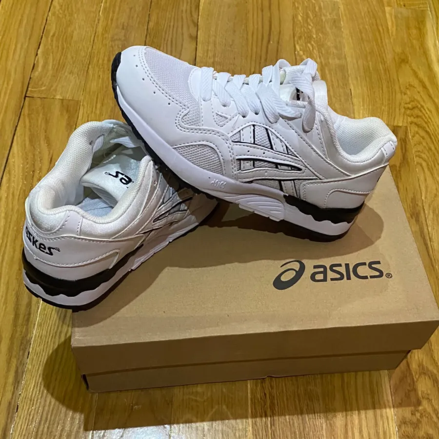 کفش آسیکس ویتنام