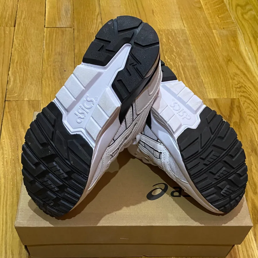 کفش آسیکس ویتنام