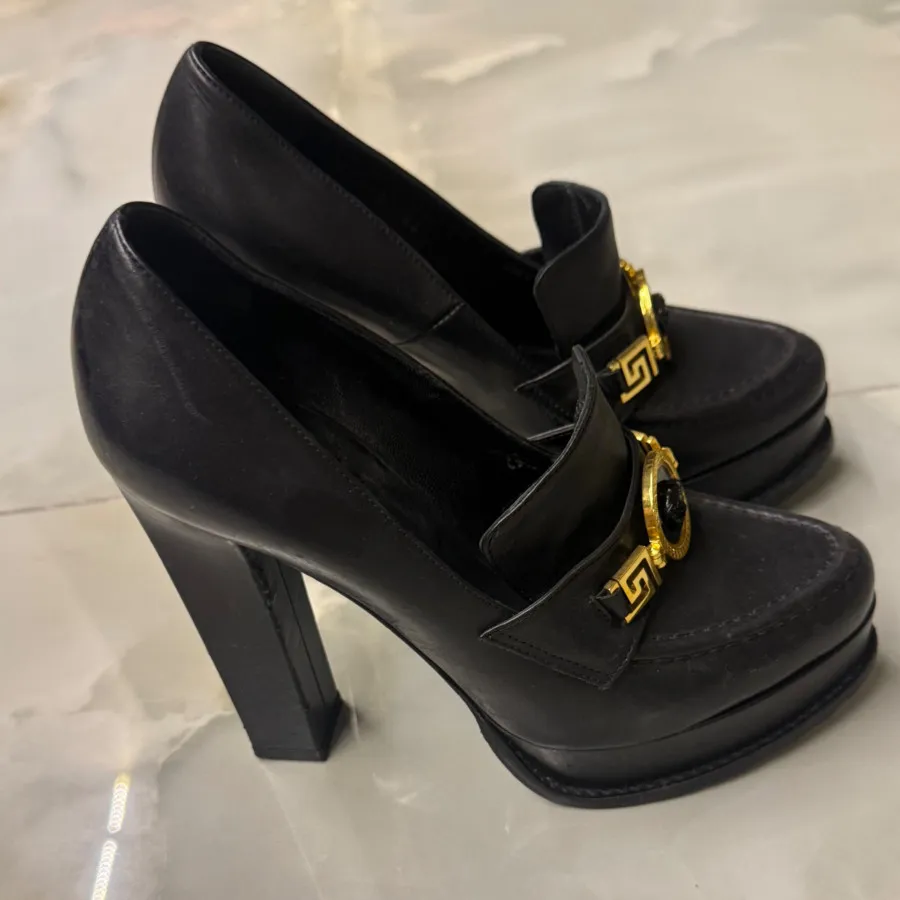 کفش  ورساچه