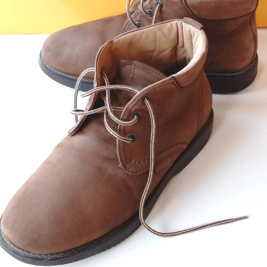 نیم بوت چرم مردانهLucro