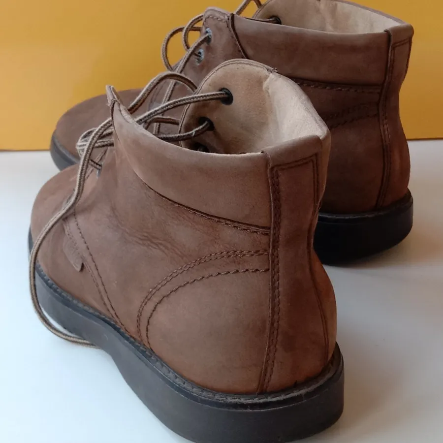نیم بوت چرم مردانهLucro