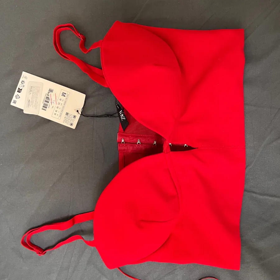 تاپ زارا قرمز