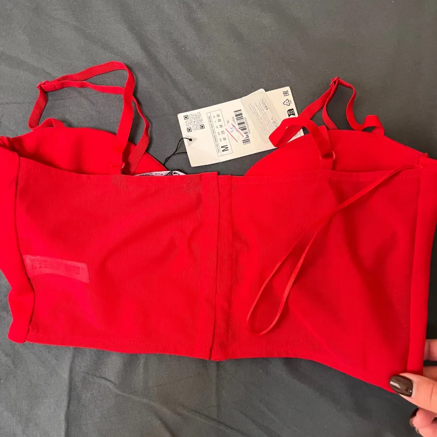 تاپ زارا قرمز