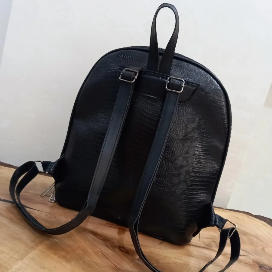 کوله پشتی چرم دو زیپ