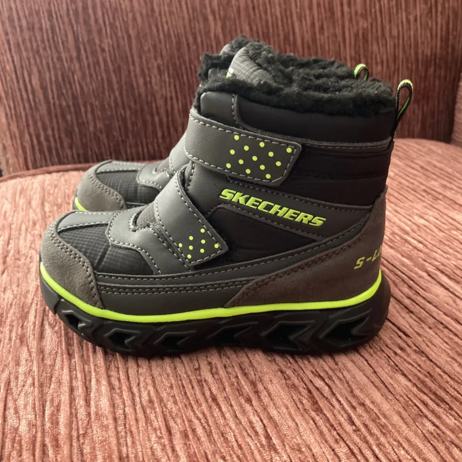 کفش نیم بوت اسکچرز