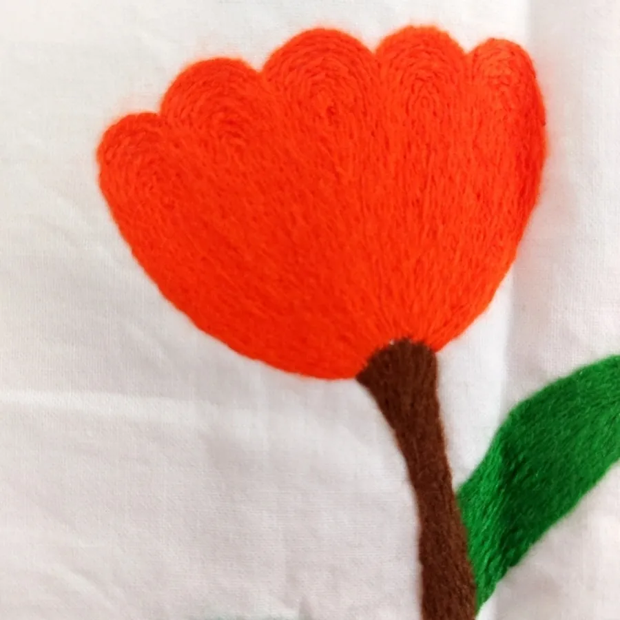 کوسن گلدوزی شده