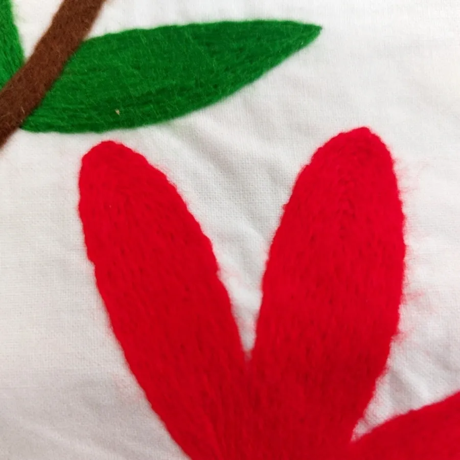 کوسن گلدوزی شده