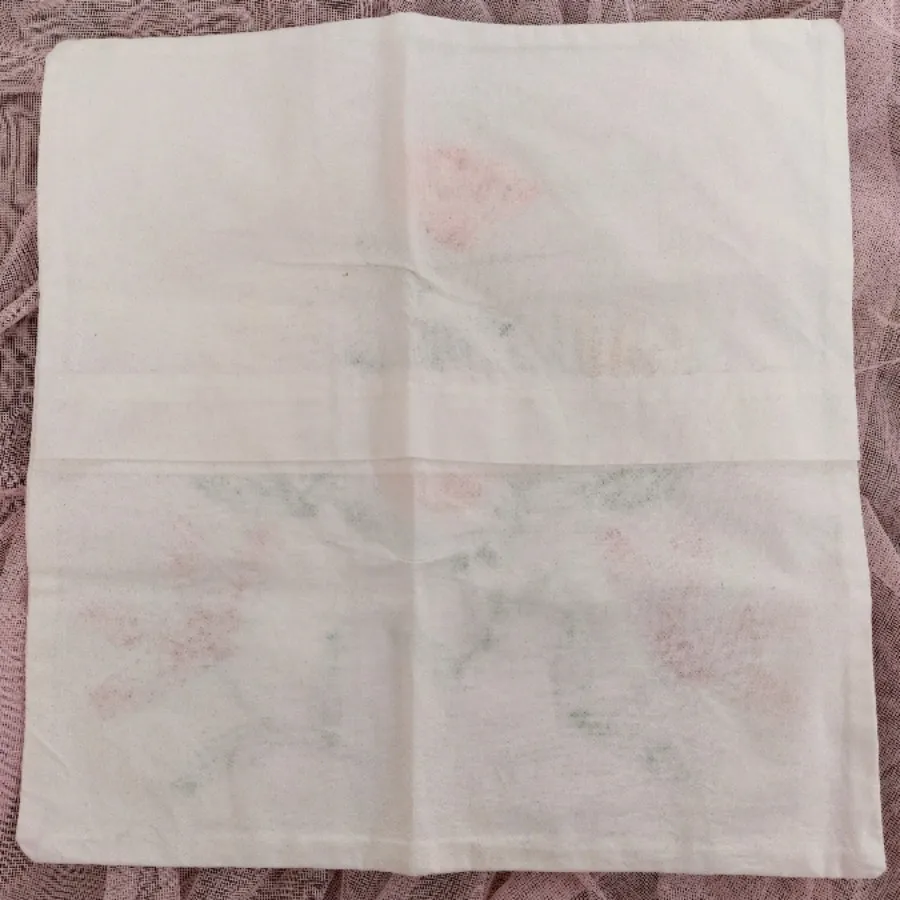 کوسن گلدوزی شده