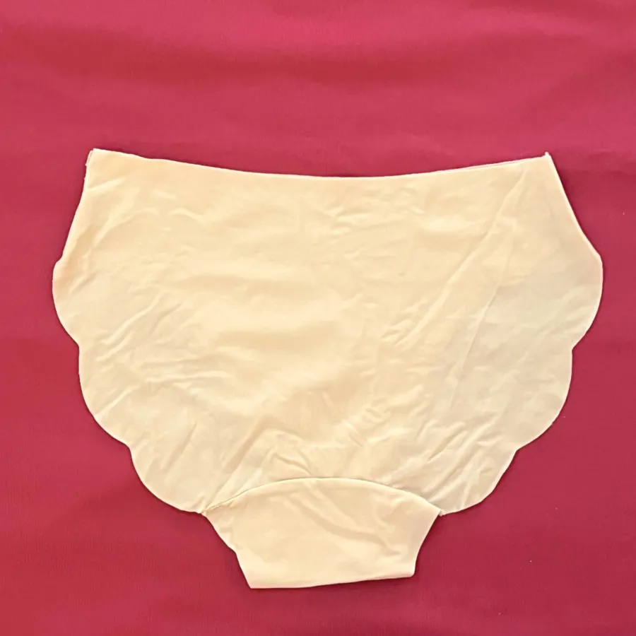 شورت رنگ بدن