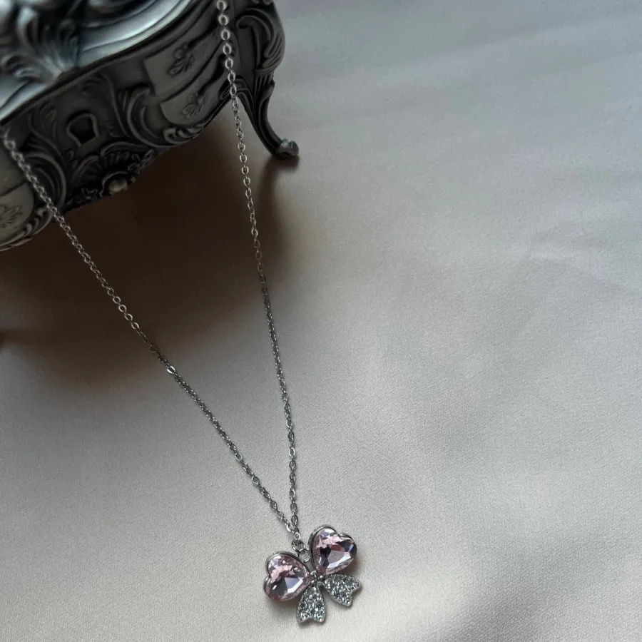 گردنبند پاپیون