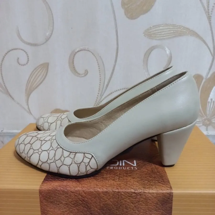 کفش شیری پاشنه دار