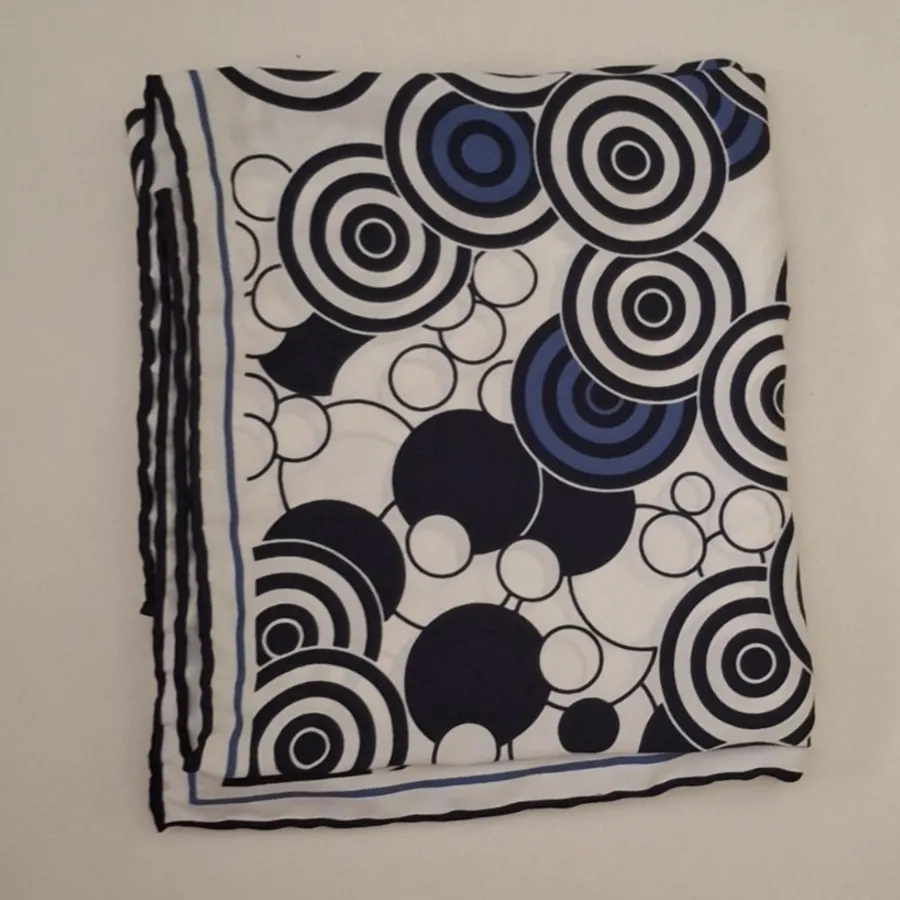 روسری دور دست دوز