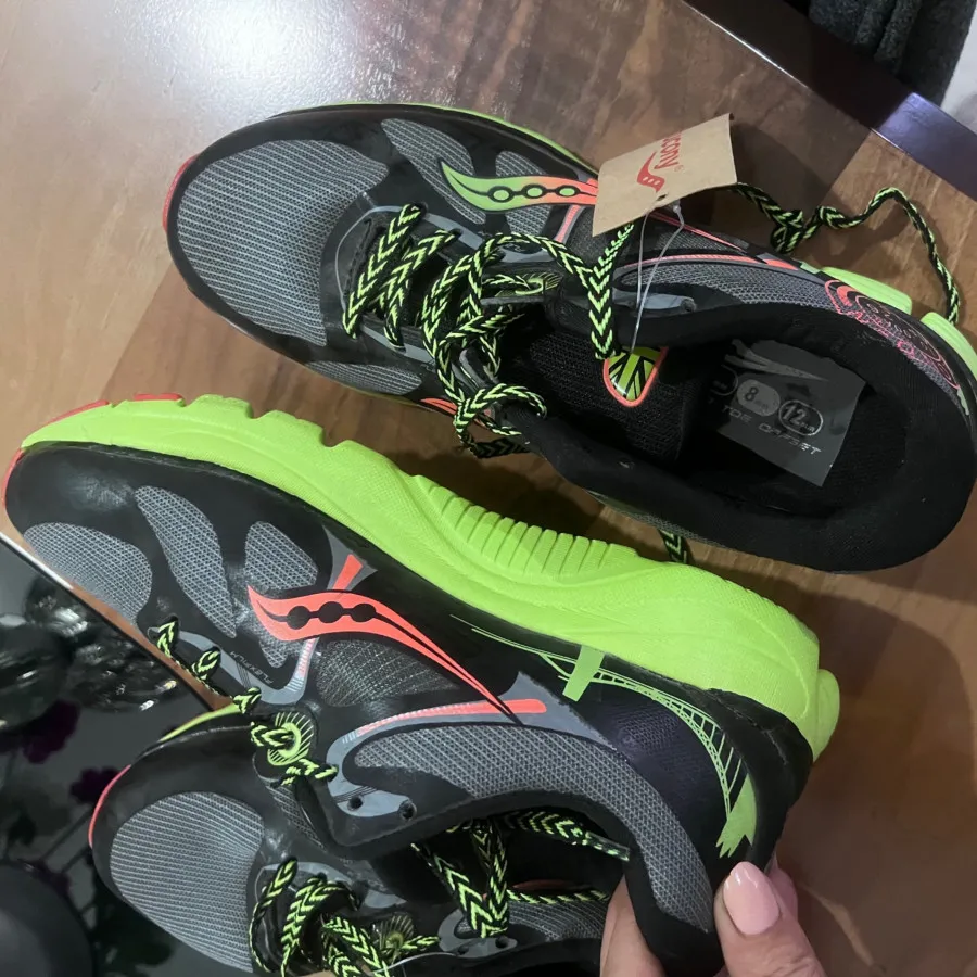 کفش کتونی ساکنی