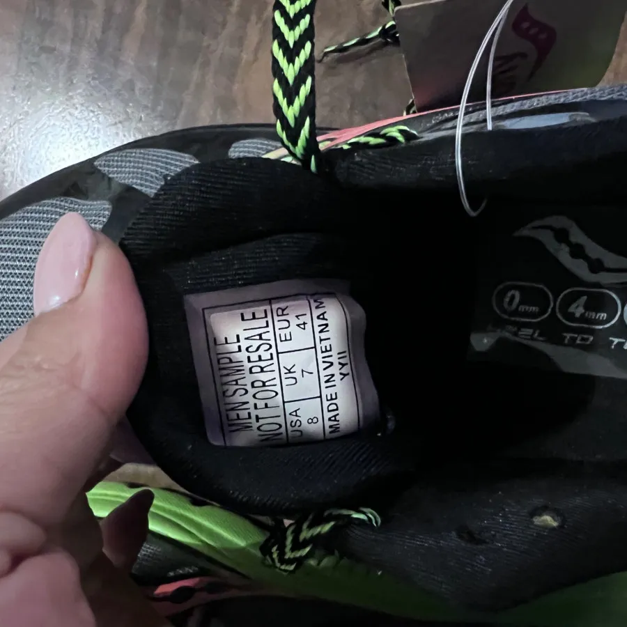 کفش کتونی ساکنی