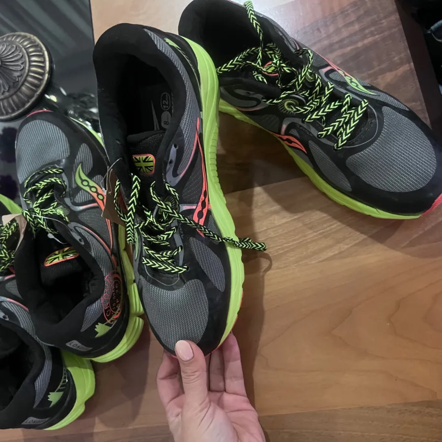 کفش کتونی ساکنی