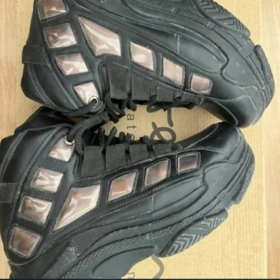 کتونی بالنسیاگا