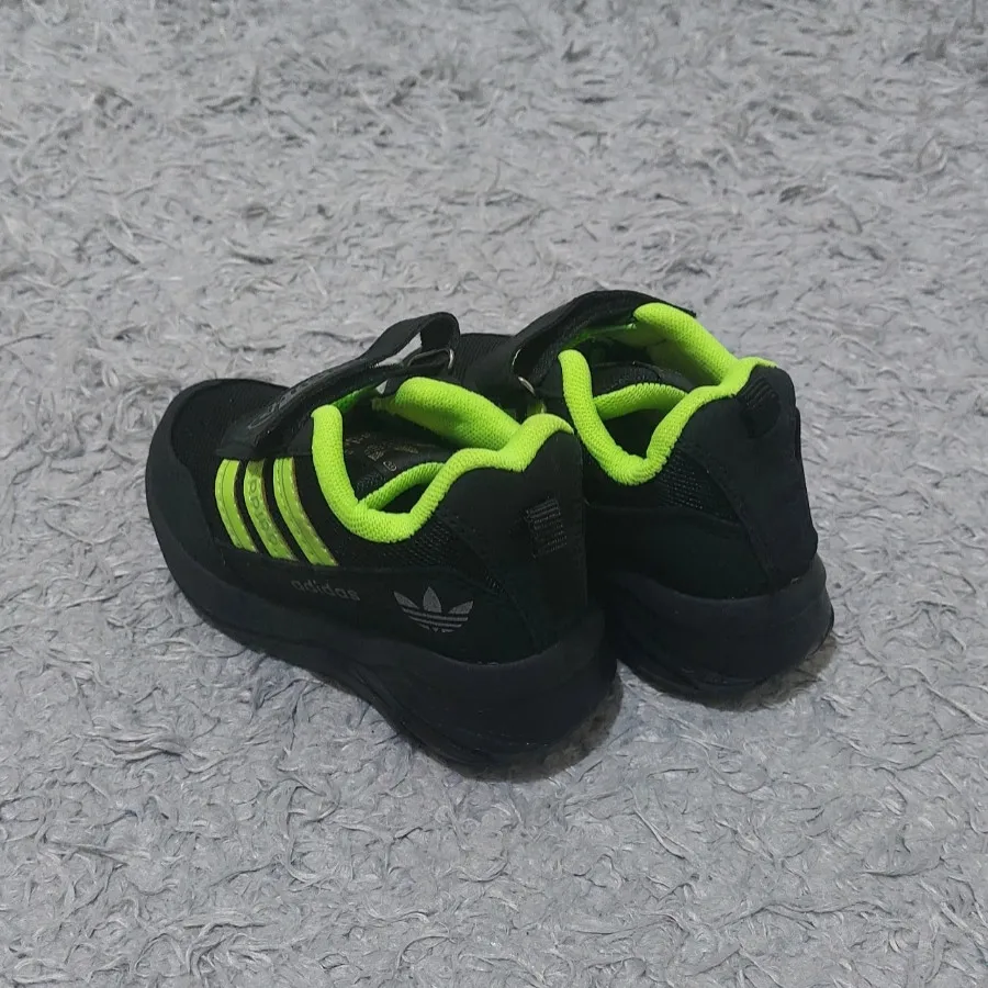 کفش کتونی بچگانه