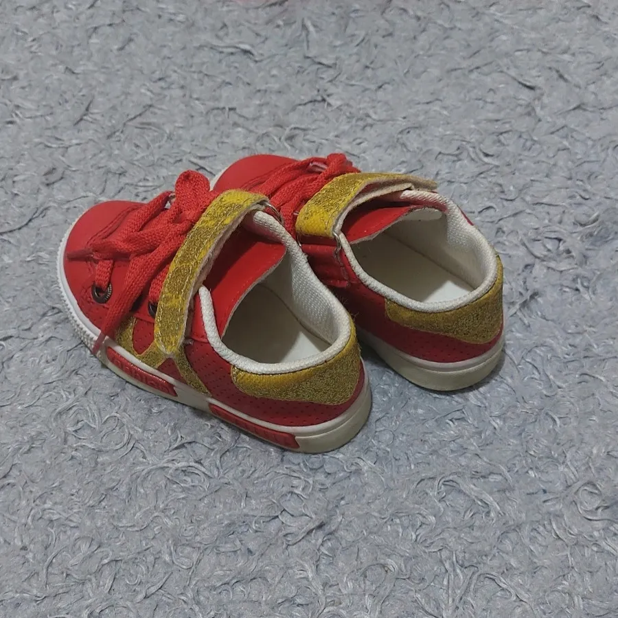 کفش اسپرت بچگانه