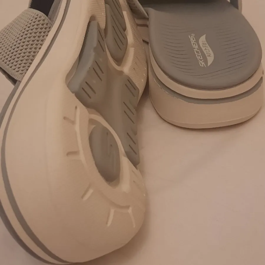 صندل اسکیچرز اورجینال