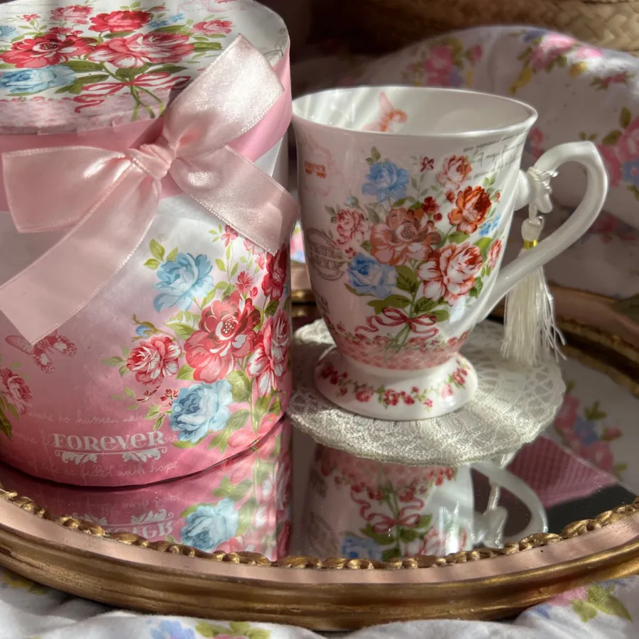 لیوان با جعبه