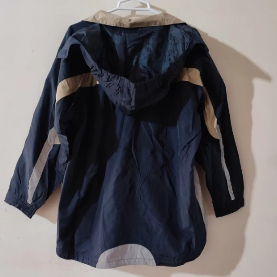 کاپشن بادگیر خارجی