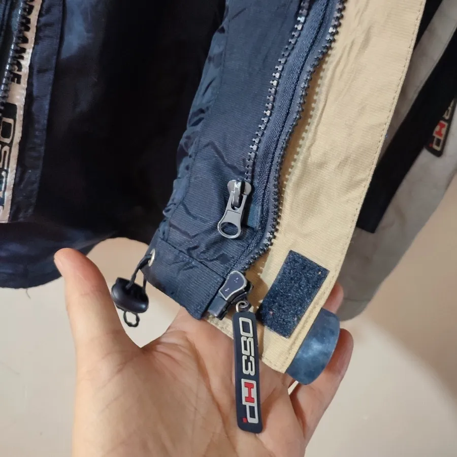 کاپشن بادگیر خارجی