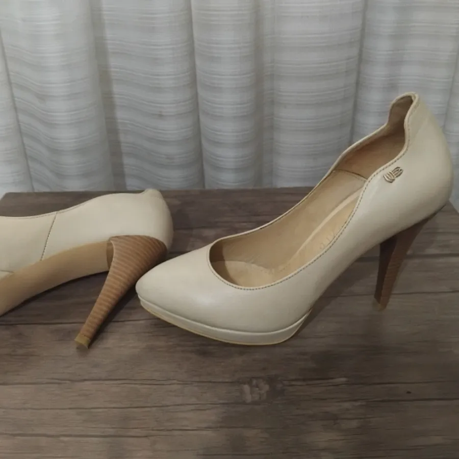 کفش بوفالو سفید