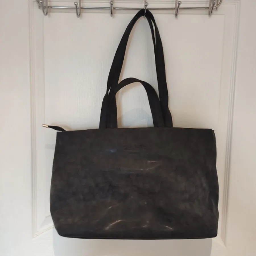 کیف جادار در حد نو