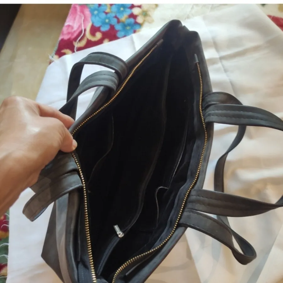 کیف جادار در حد نو