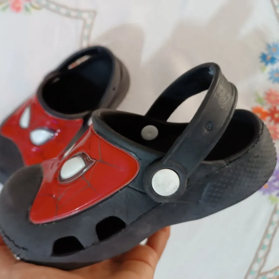 کفش بچه گانه