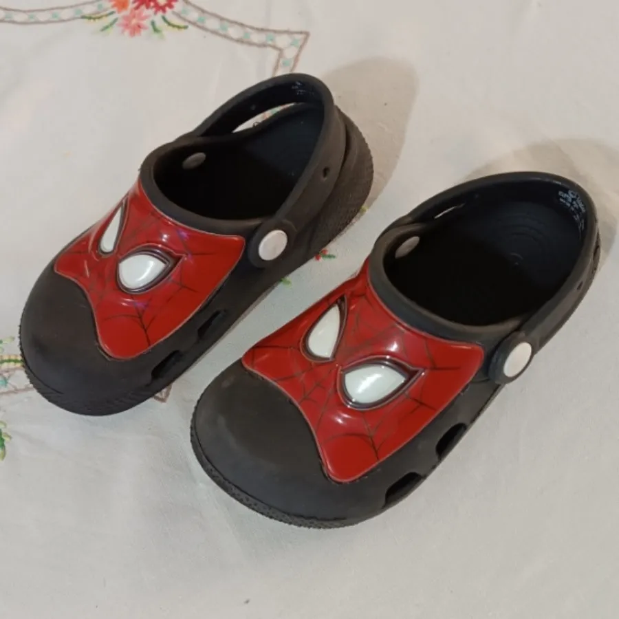 کفش بچه گانه