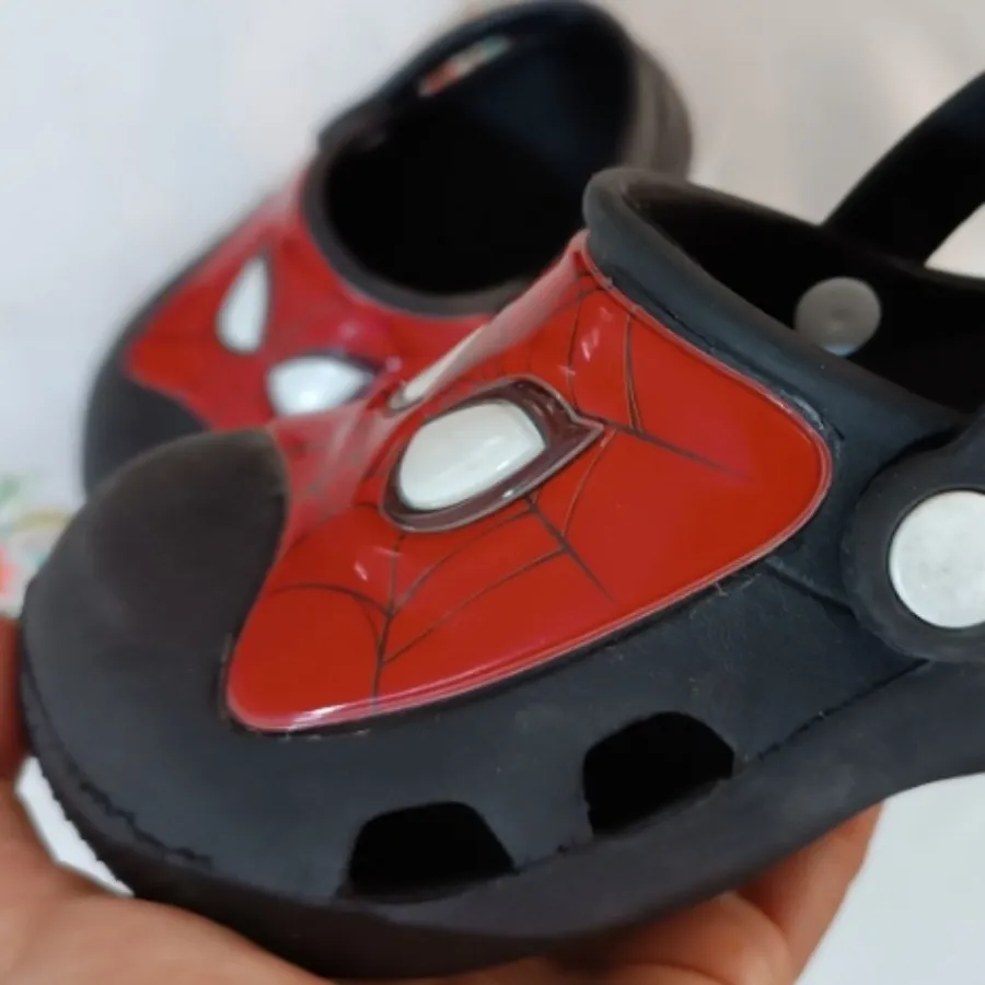 کفش بچه گانه