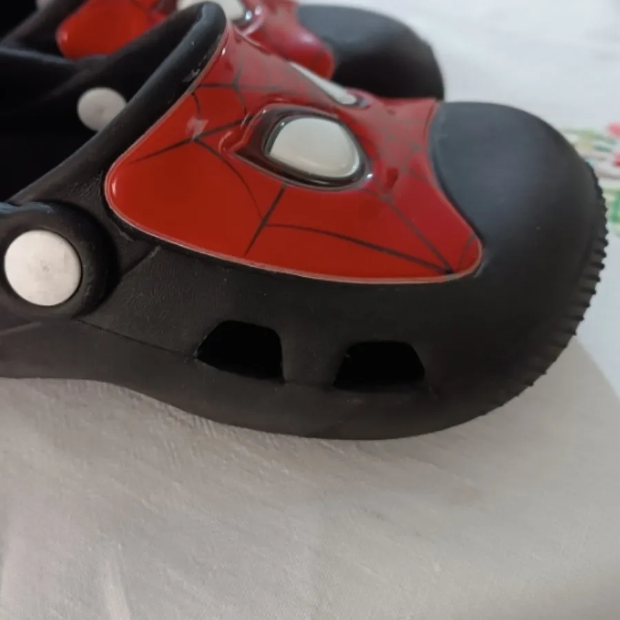 کفش بچه گانه