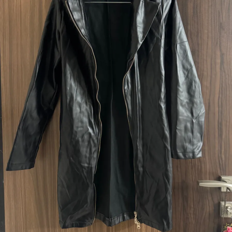 بارونی چرم مهمانی S