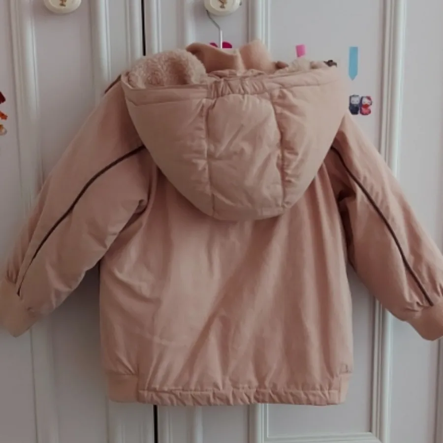 کاپشن برند منگوmango