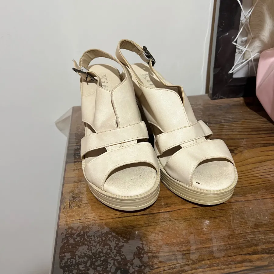 کفش پاشنه دار