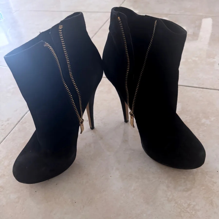 نیم بوت پاشنه دار برند