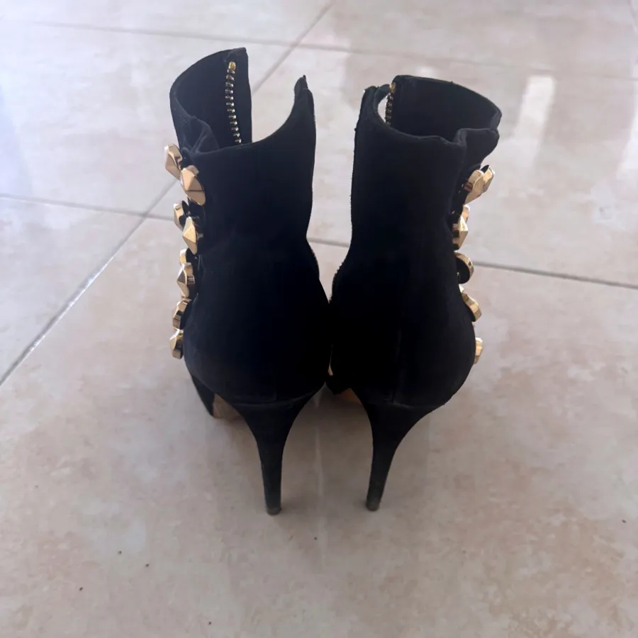 نیم بوت پاشنه دار برند