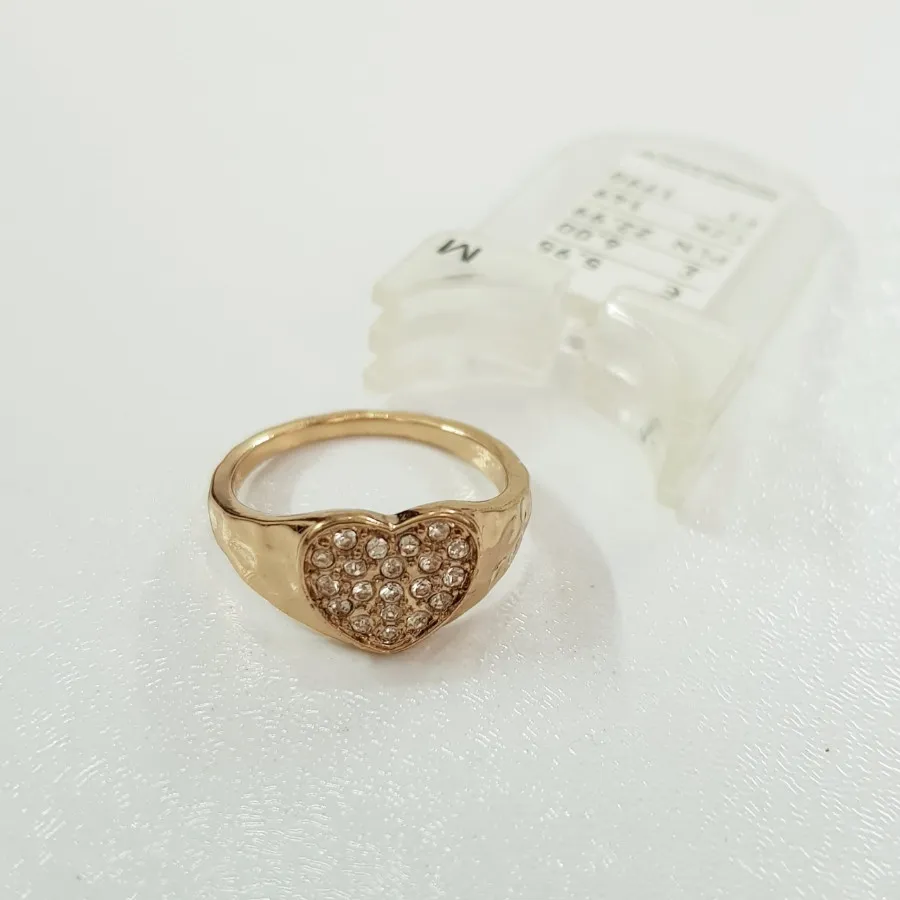 انگشتر طلایی قلبی نگینی