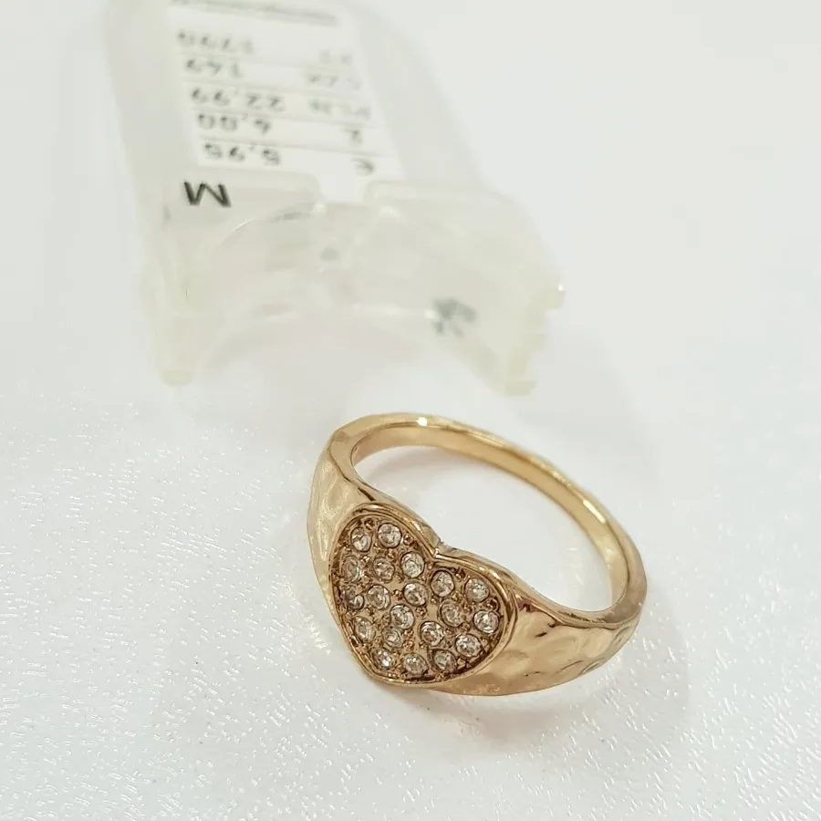 انگشتر طلایی قلبی نگینی