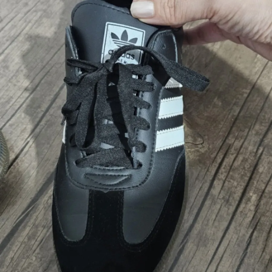 کتونی طرح آدیداس